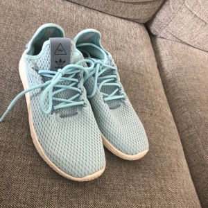 Adidas Pharrell Williams Hu - Knappt använda så i väldigt fint skick