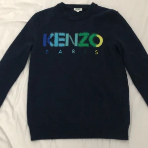 Kenzo - Säljer en skitsnygg äkta Kenzo tröja som är för liten tyvärr. Skriv privat för mer info. Köparen står för frakten🥰