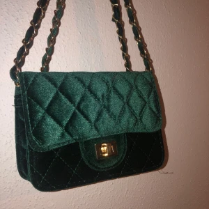 Grön Samet väska - Liten och fin sametväska