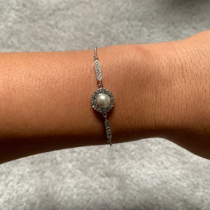 Snö of Sweden armband  - Super gulligt armband i silver, oanvänd i märket snö of Sweden. 