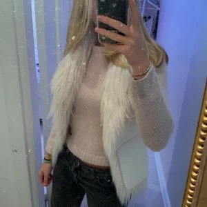 Pälsväst DKNY - Super fint skick, snålt använd, snygg och sjukt skön