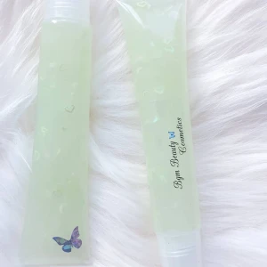 20ml handgjorda Lipgloss  - Handgjorda Lipgloss 45kr/ st.      1. Äpple smak, 2. Jordgubb smak, 3. Lemon smak. Frakt är 10kr  om ni är intresserade kan ni följa mig på insta @bgmbeautycosmetics för mer produkter ♡