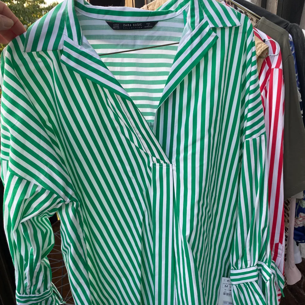 Zara klassisk randig krispig skjorta ej använd 299:-. Skjortor.