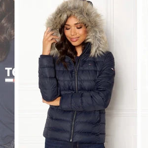 Tommy hilfiger jacka - Storlek S men funkar också som M, använd