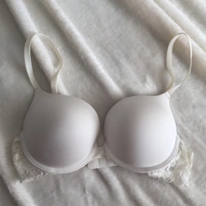 Bh 75A - Bh i storlek 75A från mariemeili. Nyskick. Vitspets 