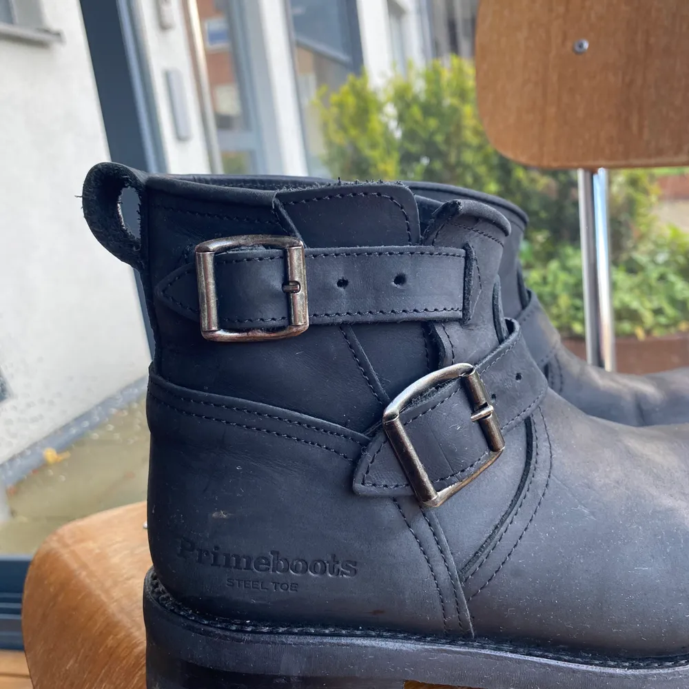 Svarta primeboots i storlek 37. Fint skick!. Skor.