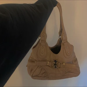 Gammalrosa väska!<3 - Supersöt väska, vintage. Bra skick. 200kr + frakt 💕