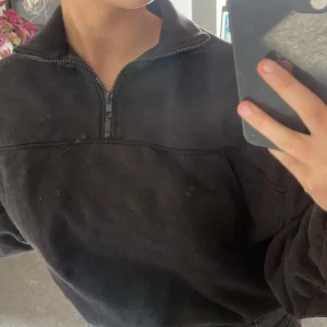 Weekday Tröja  - Smutsig spegel inte tröjan. Tröja Från Weekday. XS-S. Bud från 134kr inkl frakt. Köp nu: 240kr omg frakt💙