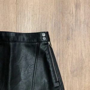 Kjol ZARA - Kjol från Zara i storlek S. Knappt använd.✨ köparen står för eventuell frakt.☺️