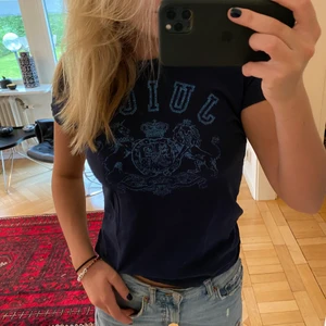 Juicy tröja - Tröja från Juicy, samma tryck som koftan jag säljer. Stl xs men mer som s.💕