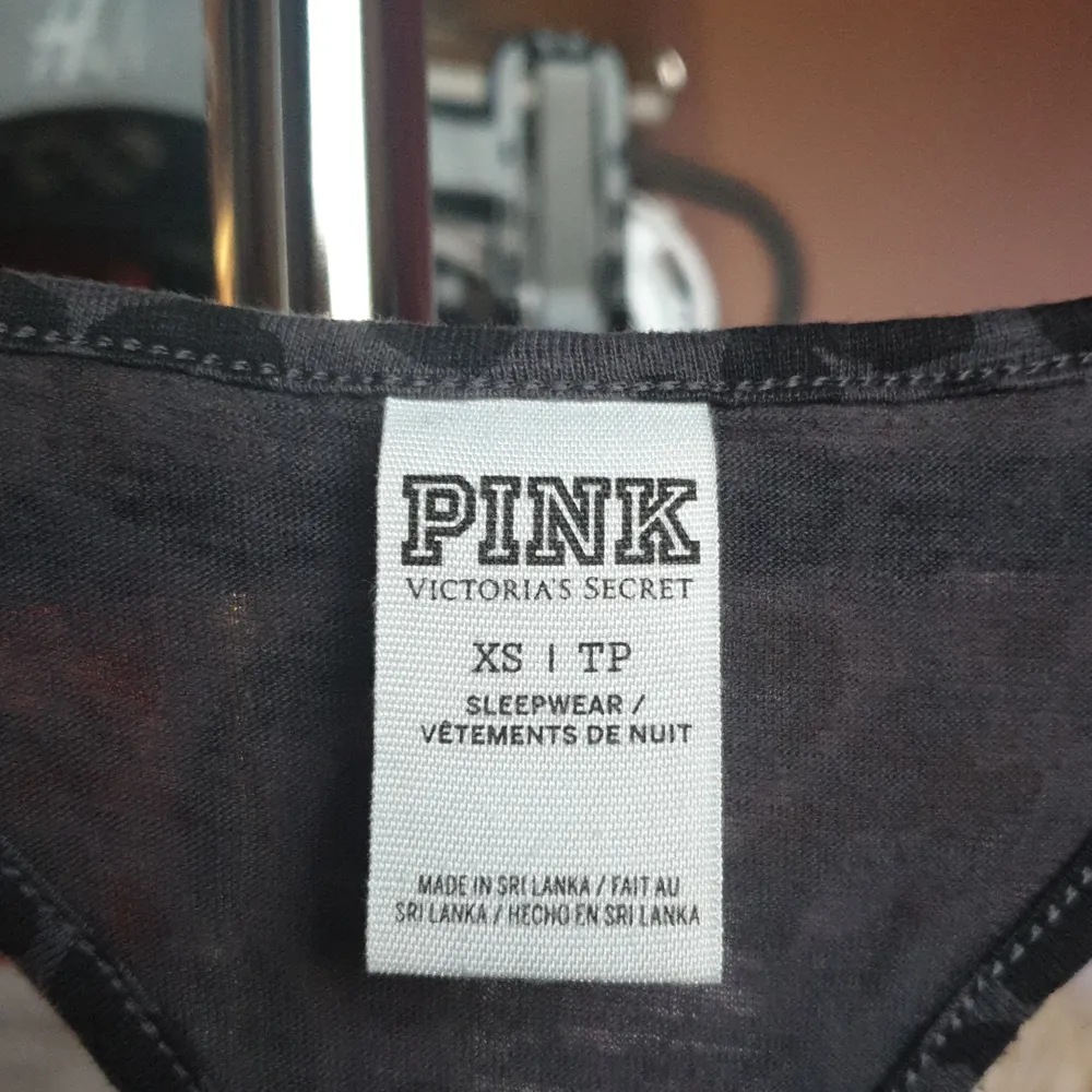 Victoria's Secret linne PINK i XS, används knappt, från en vs affär. Toppar.