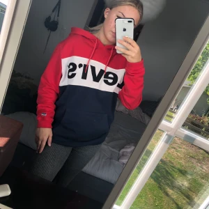 Ny Levi’s hoodie - Säljer denna Levi’s hoodie som aldrig är använd. Super skönt material.❤️