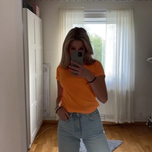 Fräck ralph lauren t Shirt  - Snygg orange Ralph lauren t Shirt, helt oanvänd!🧡