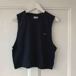  - Oversize vintage linne från Nike. Jag är S och det sitter snyggt löst.   Pris är inklusive frakt.