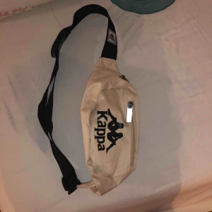  - Kappa Fanny pack helt ny Köparen står för frakt 