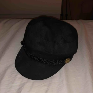  - Skepparmössa från Gina. Endast testad. Nypris 200kr.