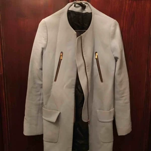  - En blå kappa från Zara, inte alls mycket använd! Skriv även om priset inte passar<3 så pratar vi om det 