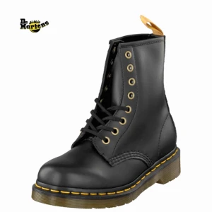  - VEGAN dr Martens  Finfin skick, nästan oanvända  Köpare ansvarar för fraktavgift!  Skickar gärna bilder  ☺️