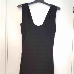  - Bandageklänning från Gina tricot bra skick 