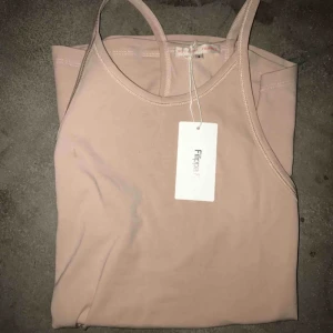  - Nytt Filippa K Träningslinne. Nypris 400 kr. Frakt 18 kr 