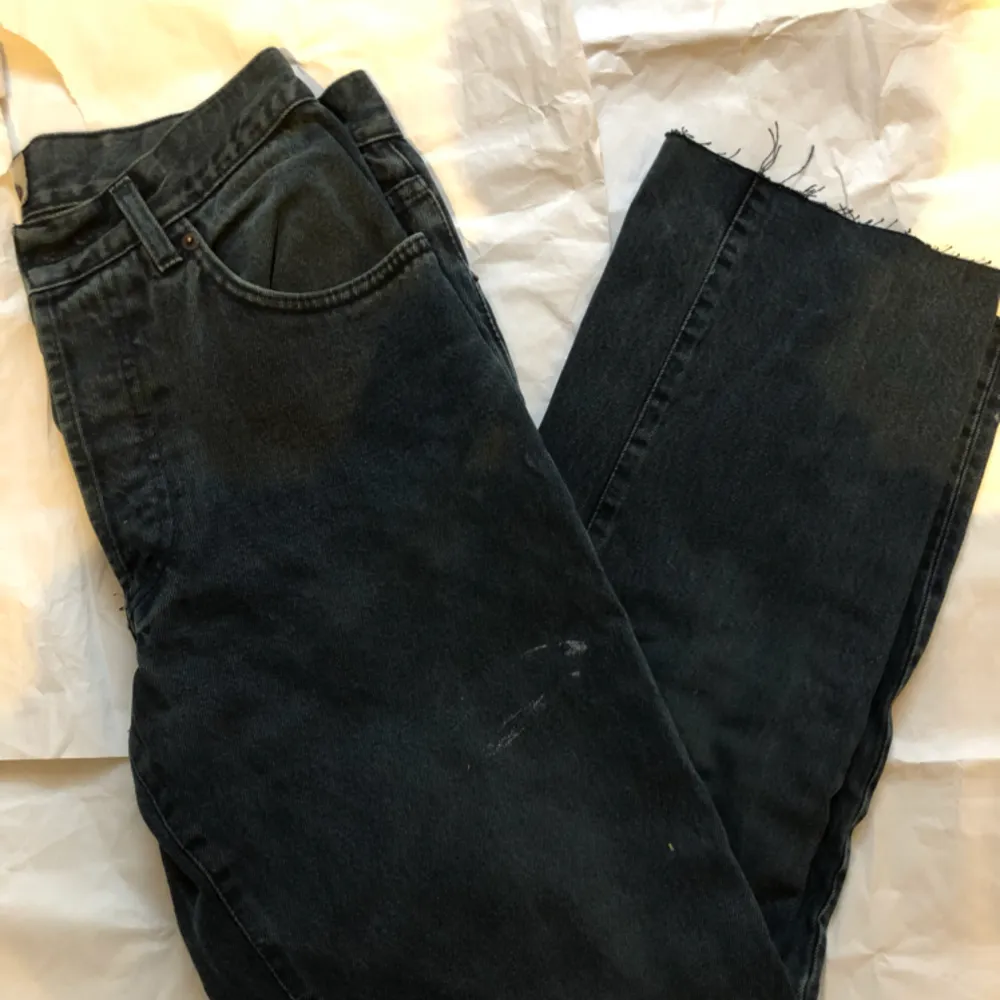 fantastiska retro byxor som är i en mycket trendig stil. Dessa är perfekt för vintern eller vilken tid på året som helst, eftersom det passar alla outfit du vill skapa. . Jeans & Byxor.