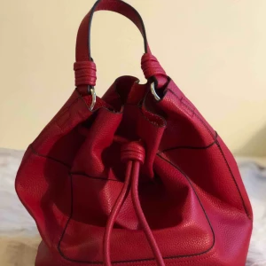  - Zara väska - i nyskick! 