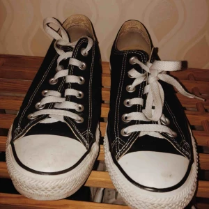  - Converse köpta från Beyond Retro. Använd några gånger men de är på jätte bra stick.😍