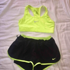  - Säljer ett träningsset! Köp hela set:et tillsammans eller köp separata plagg.  Bh storlek S - 50kr Shorts storlek XS - 100kr  Bh + shorts = 125kr  Möts upp i Stockholm alternativt fraktar då köpare står för kostnad! :) 
