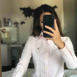  - Skjorta från Ralph lauren! Sparsamt använd, fint skick Frakten ingår i priset😊