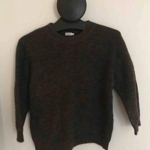 Brun stickad mohair rib pullover från Filippa K i strl. M.  45% polyamide, 41% mohair, 14% wool