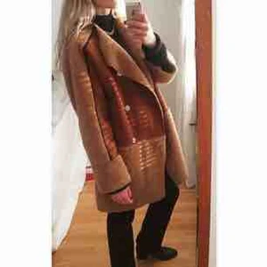  - Knappt använd jacka, oversized i modellen vilket gör att den passar många! 🐻 Kan mötas upp i Stockholm eller frakta, köparen står då för frakten. 