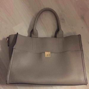  - Fint väska Som ny