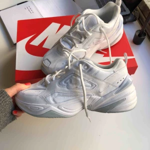  - Nike M2k Tekno, använda en gång! Säljer för priset jag köpte dom för. Slutsålda överallt i 39!