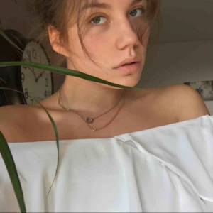  - Jätte fin offshoulder topp från Gina! Använt en gång, som ny. Frakt ingår i priset 