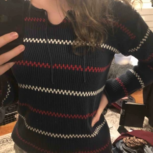  - ”Pippitröja” från Holebrook! Endast 430 kr. Står ingen storlek men skulle gissa på S/M, då det är min storlek och den passar perfekt. Tröjan är i nyskick, använd bara ett fåtal gånger.  Köparen står för frakt. 