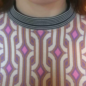  - superfin tröja från HM trend. saknar storlekslapp men uppskattningsvis s/m. stretchig och fint oversize. mkt fint skick!