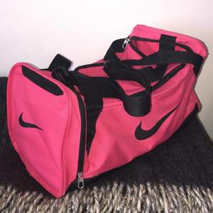 Nike-väska, säljs pga använder ej!