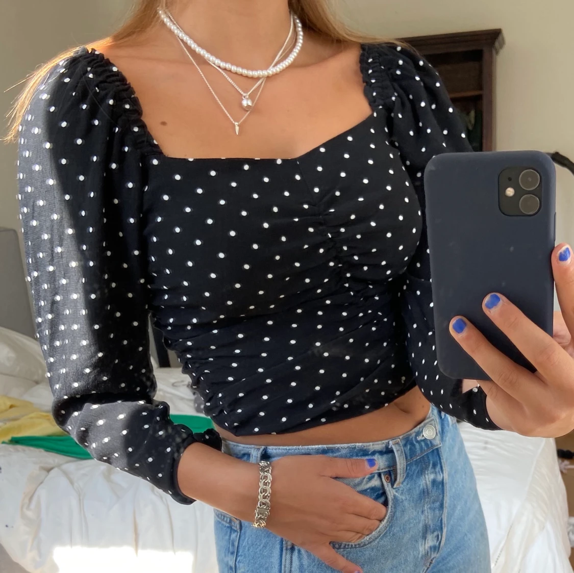 Svart överdel med prickar 