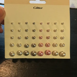 Örhängen  - Nya örhängen från Glitter. 