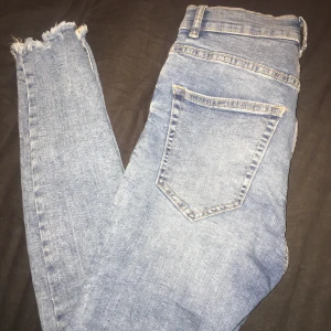 Jeans  - Jeans från Pull & Bear storlek 38 passar även 36, väldigt stretchiga, nice passform, använda max 4 gånger