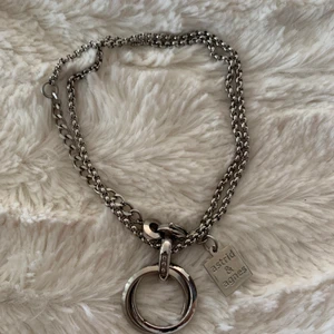 Halsband  - Här har vi ett halsband från Astrid O Agnes 