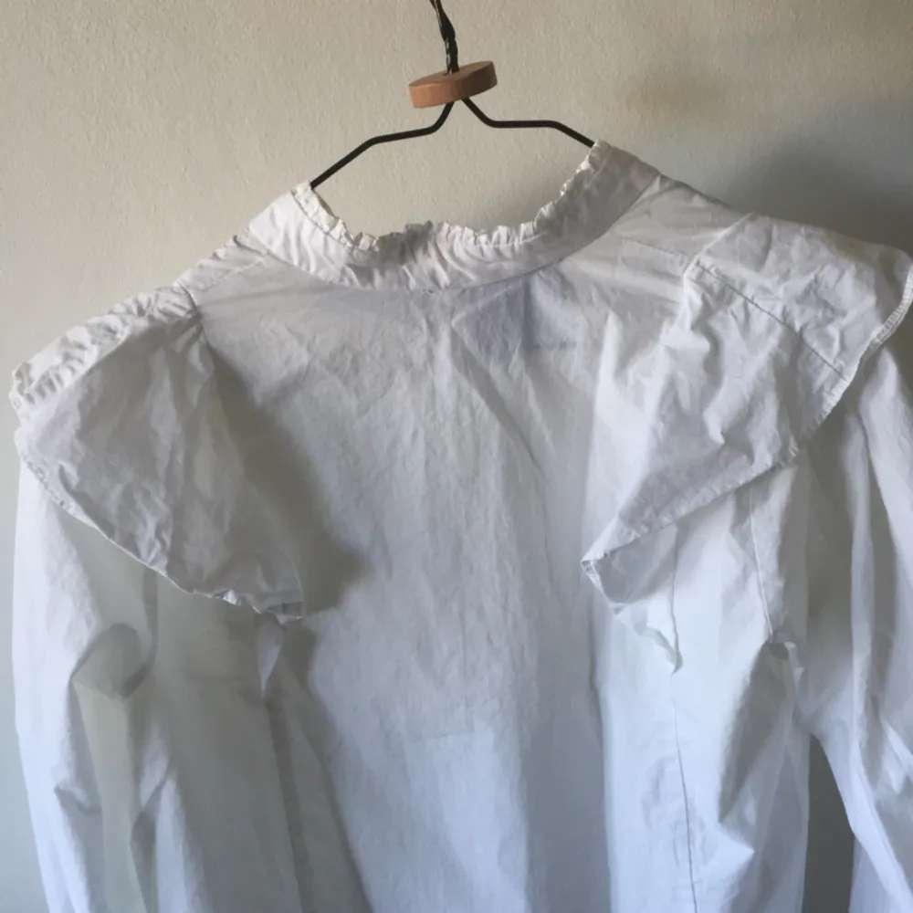 Blus/skjorta från Daisy grace  Strl S Köpt second hand men aldrig använd av mig  Fint skick  63kr frakt . Blusar.