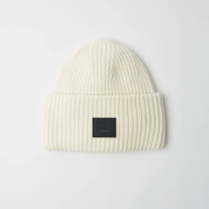 Acne mössa  - pris kan eventuellt diskuteras