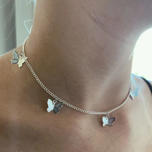 Halsband - Superfina handgjorda halsband! Fri frakt 💙🦋🤍 Kolla in min insta för fler varianter @jwlbylova