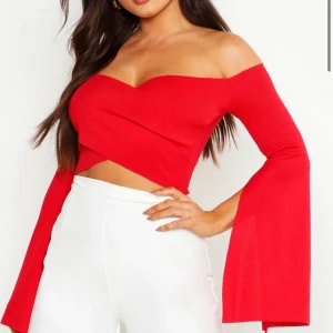 Ribbed Off Shoulder Crop Top - Super fin croptop me split på armarna i storlek 36 från boohoo +frakt 💖