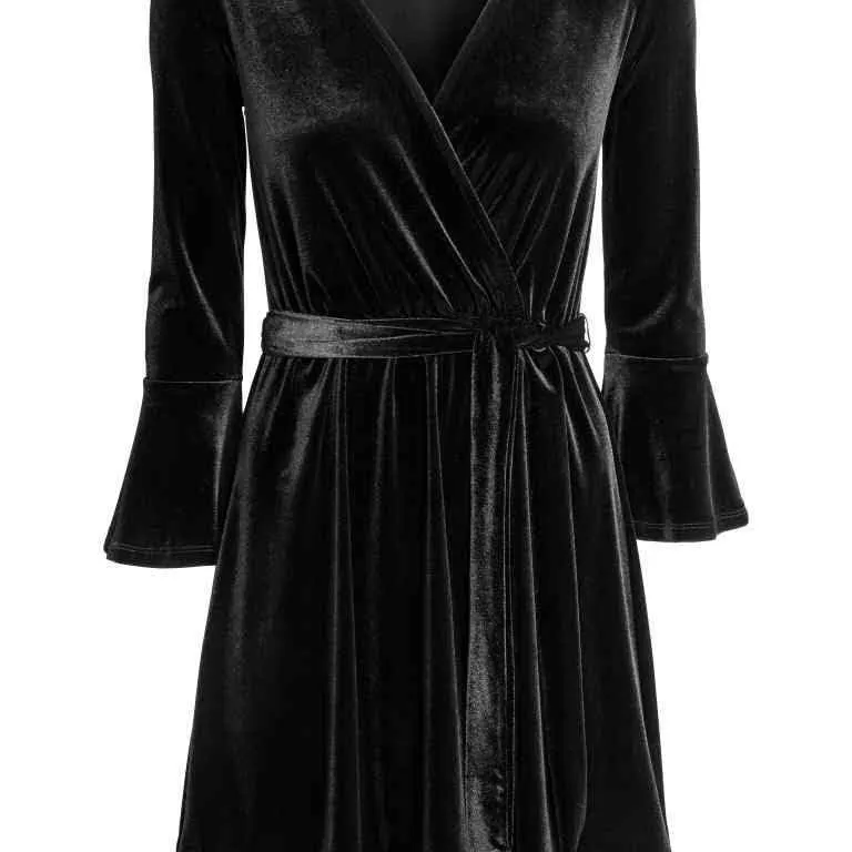 H & m wrap tie midi velvet dress.  3/4 sleeves  V-neck  Excellent condition  Size 38 Payment via swish Pick up available in Kungsholmen. Klänningar.