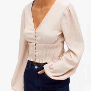 Oanvänd beige blus - Storlek S! Aldrig använd