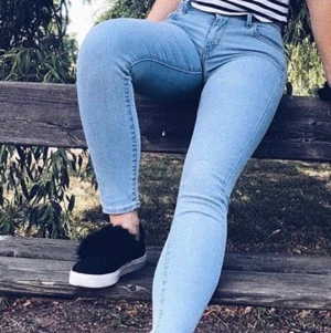 Levis jeans 701 - Levis jeans 701, storlek 26. Nyskick, mid-raise, stretchiga