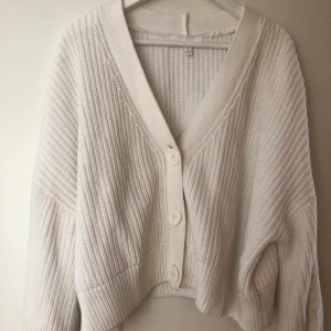 Oversized Kofta - Mysig och skön kofta från Hm. Bra skick. Frakt tillkommer 