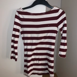 Tommy Hilfiger tröja - Tommy hilfiger tröja storlek unisex xxs, passar mig som vanligtvis har S